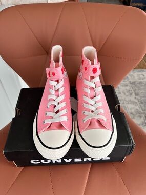 Converse Pink High-Top Canvas Sneakers with Heart Accents Youth Sz 2